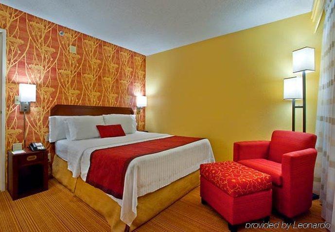 Courtyard By Marriott Valdosta Hotel Стая снимка