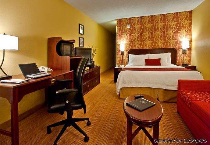 Courtyard By Marriott Valdosta Hotel Стая снимка