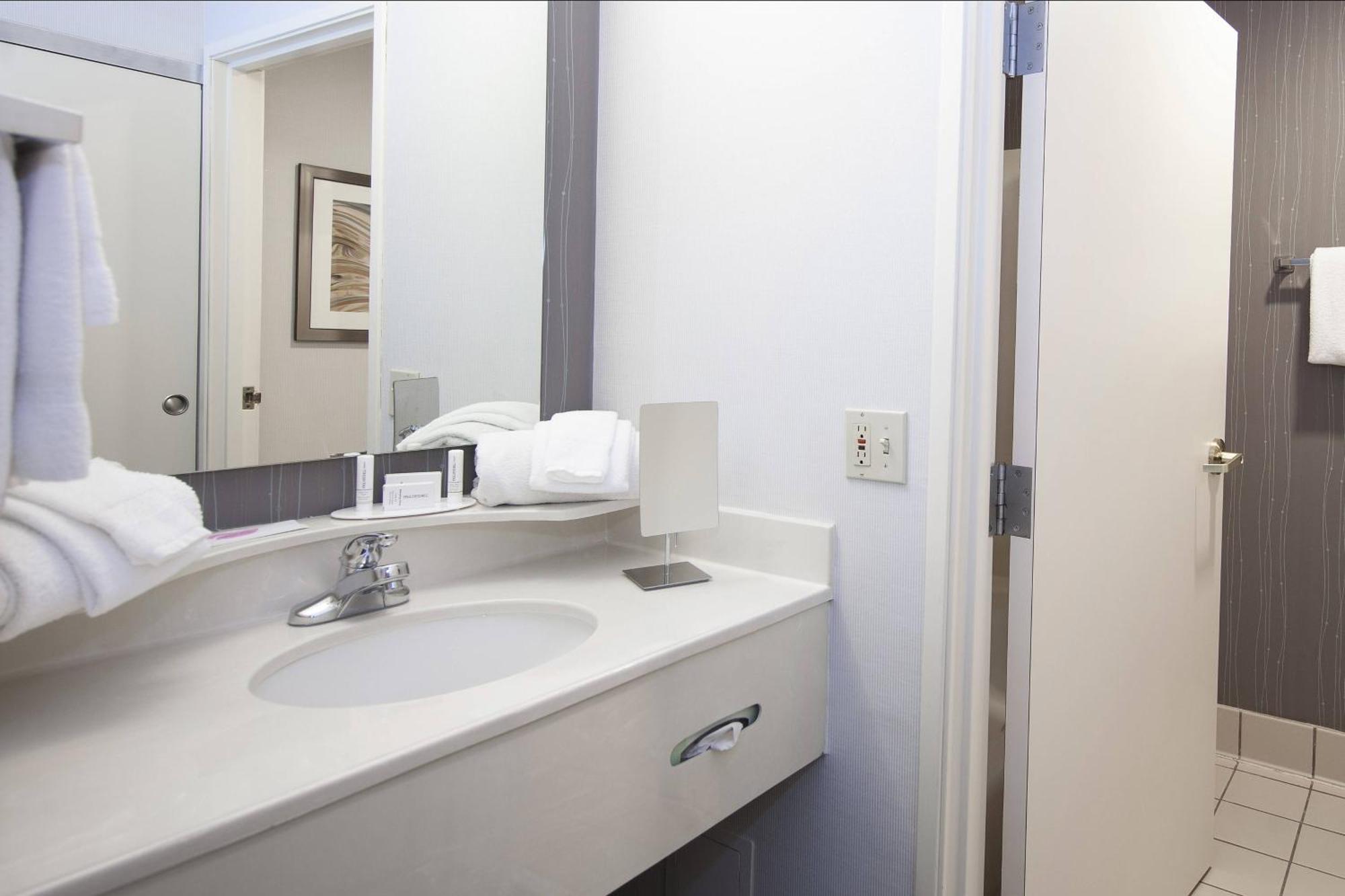 Courtyard By Marriott Valdosta Hotel Екстериор снимка