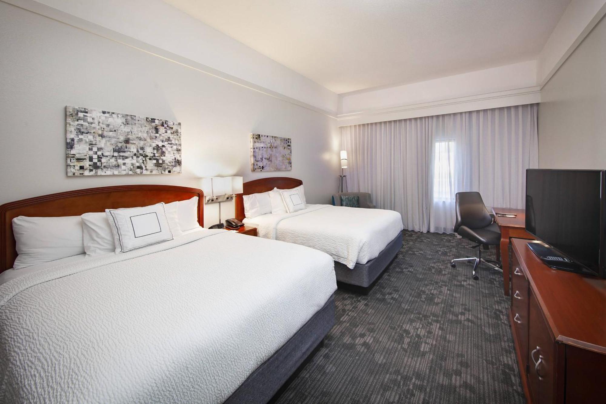 Courtyard By Marriott Valdosta Hotel Екстериор снимка