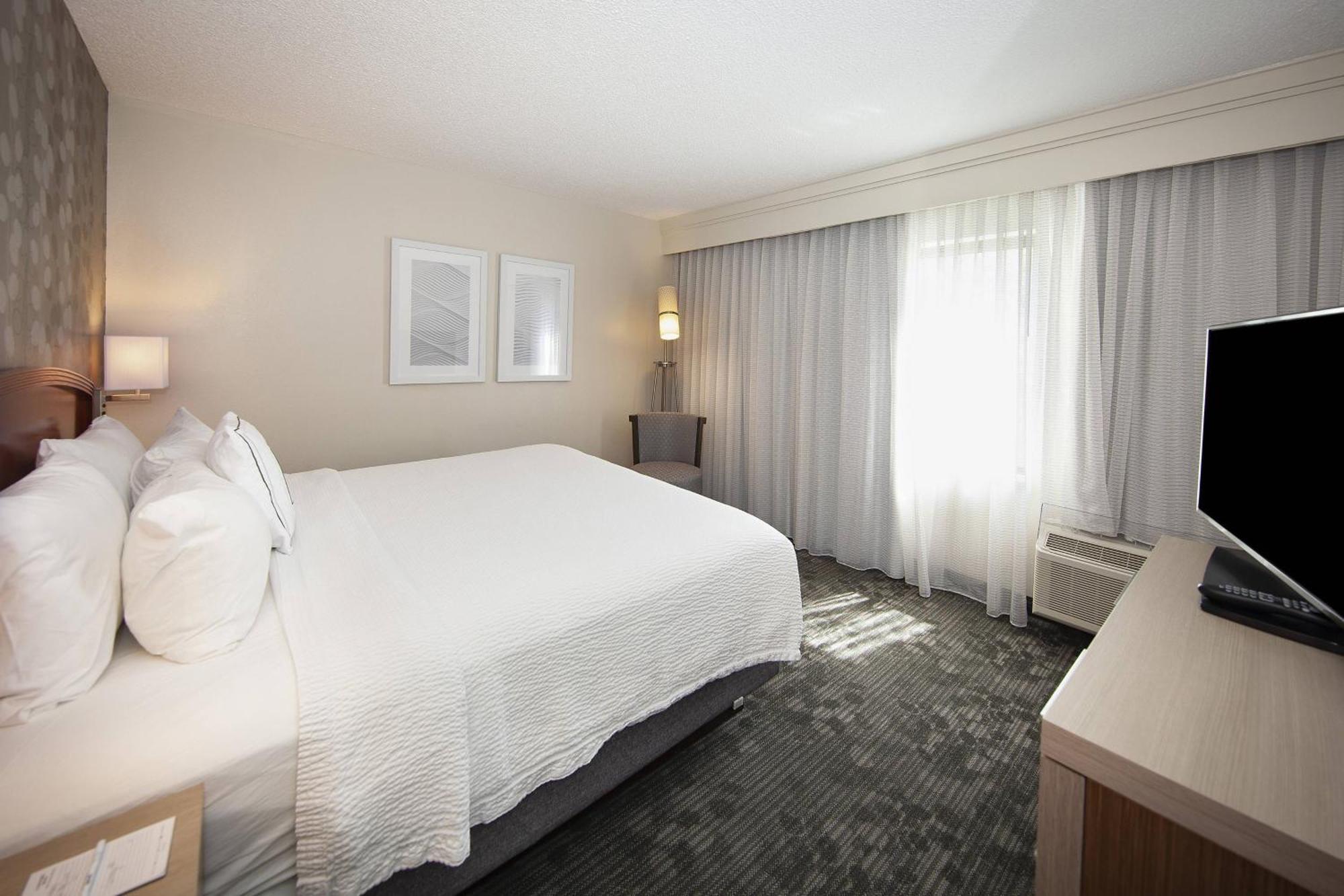 Courtyard By Marriott Valdosta Hotel Екстериор снимка