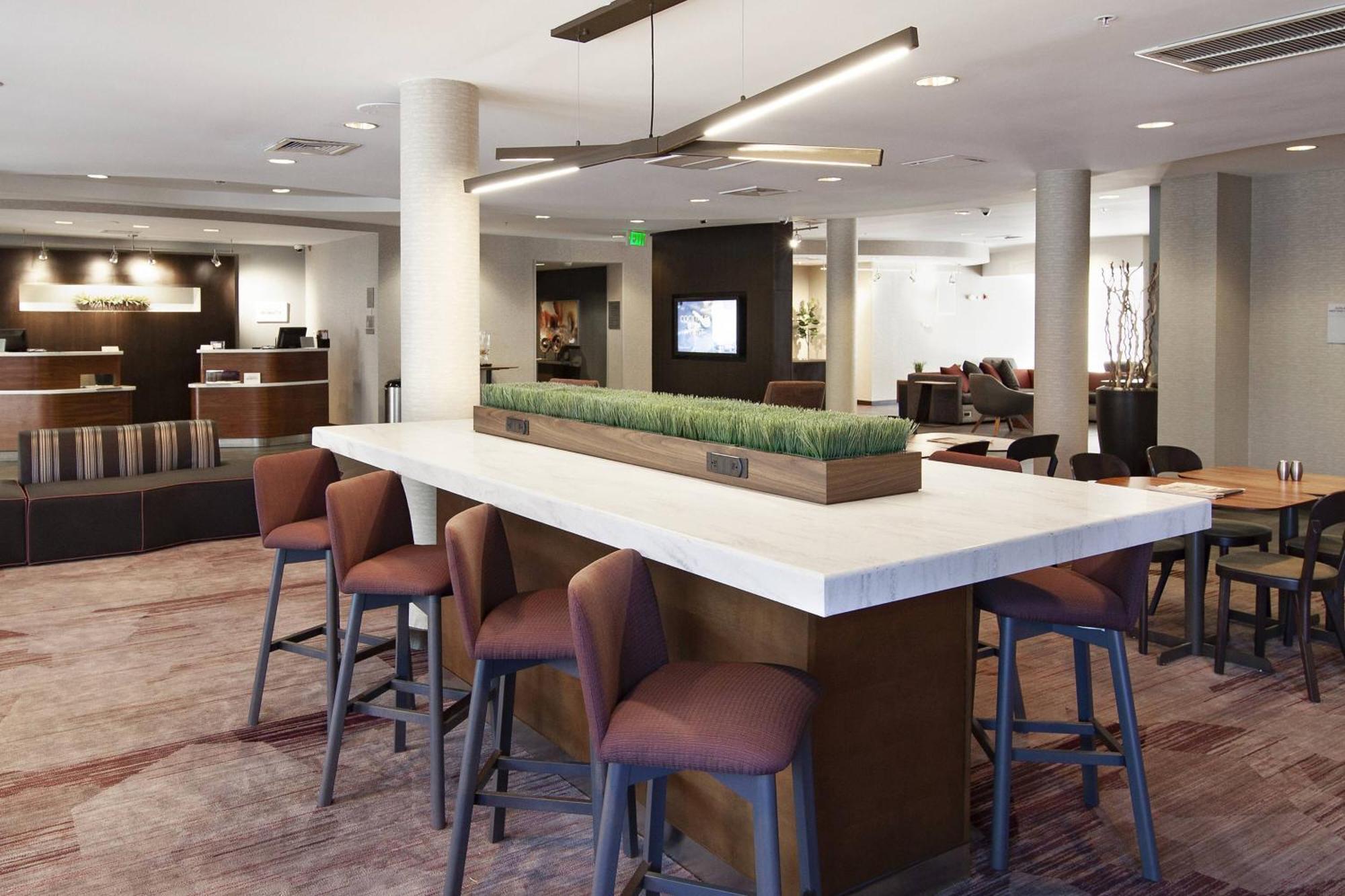 Courtyard By Marriott Valdosta Hotel Екстериор снимка
