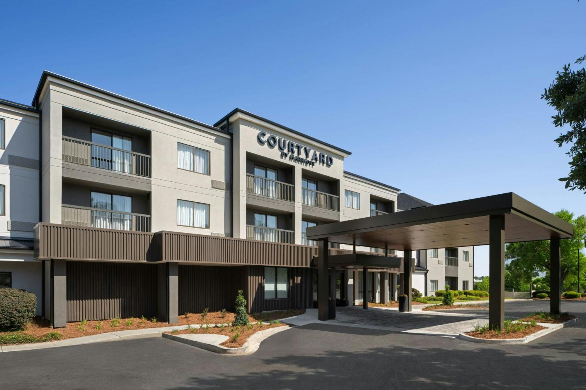 Courtyard By Marriott Valdosta Hotel Екстериор снимка