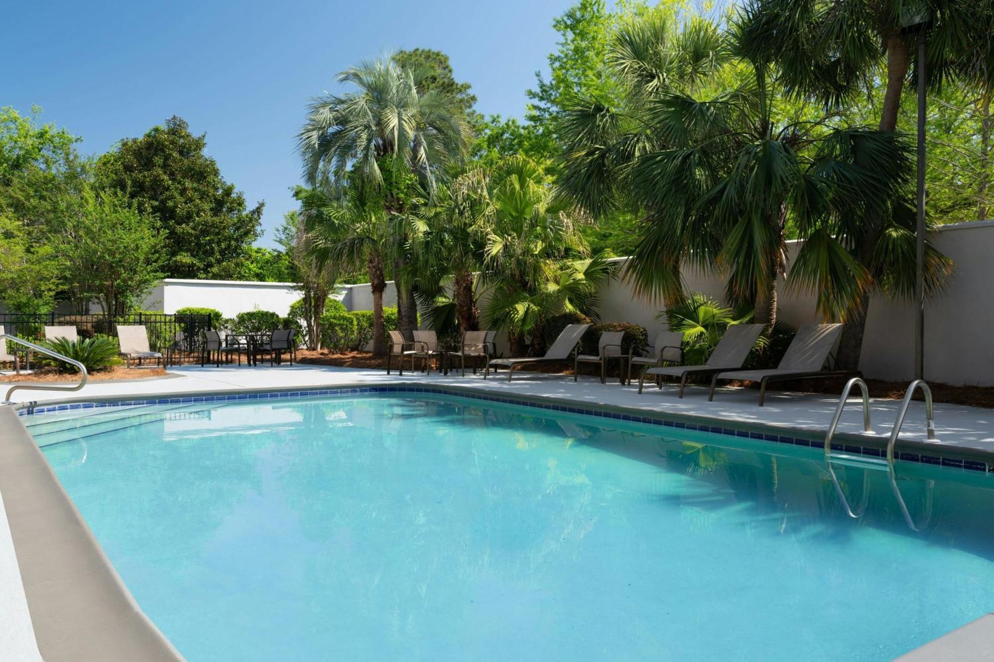 Courtyard By Marriott Valdosta Hotel Екстериор снимка