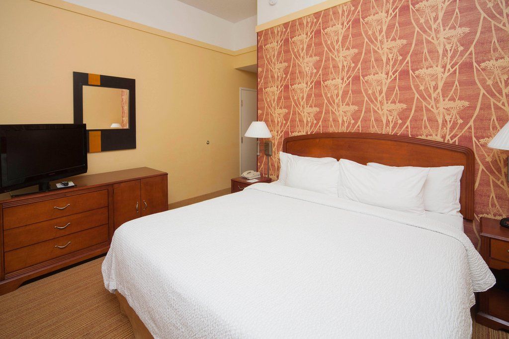 Courtyard By Marriott Valdosta Hotel Екстериор снимка